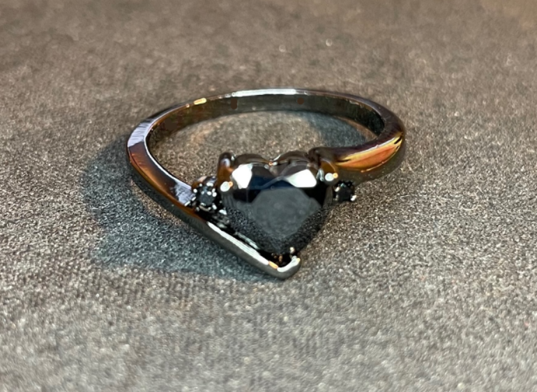 Black Onyx Heart Shaped Dark Crystal 14kt Gold Ring Gothic Vintage Classic Wedding Band Satanic Pagan Wiccan Occult Jewelry Gift - Women's