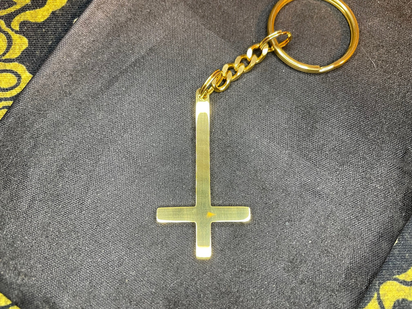 Upside Down Inverted Cross Stainless Steel Pendant Keychain Gothic Minimalist Retro Satanic Church Pagan Wiccan Occult Jewelry Gift - Gold