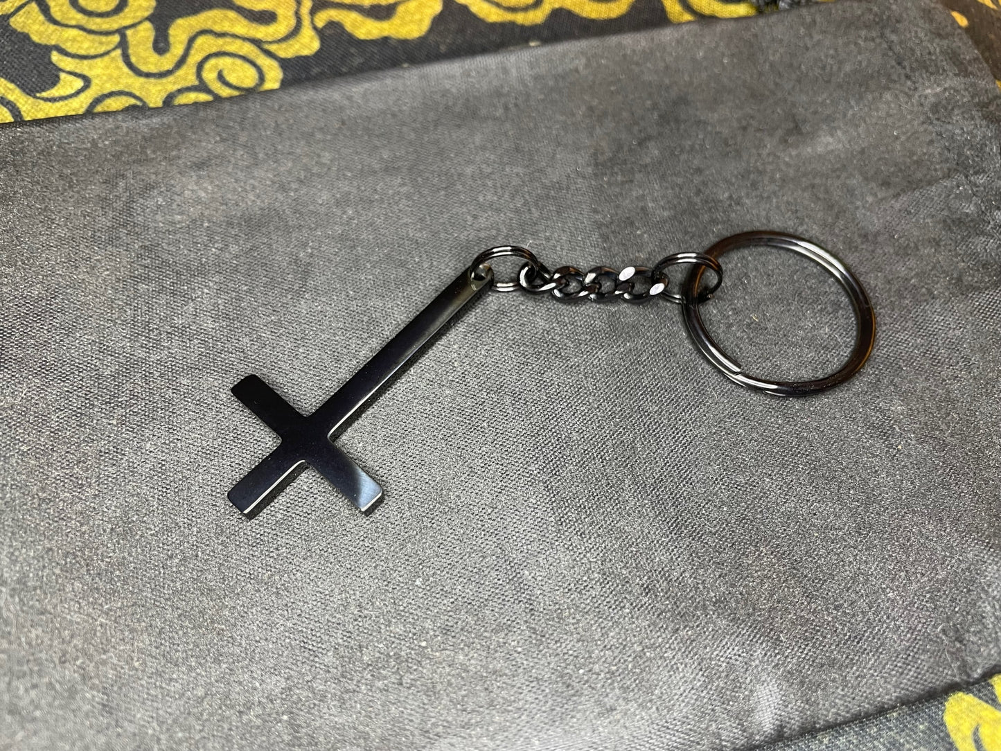 Upside Down Inverted Cross Stainless Steel Pendant Keychain Gothic Minimalist Retro Satanic Church Pagan Wiccan Occult Jewelry Gift - Black