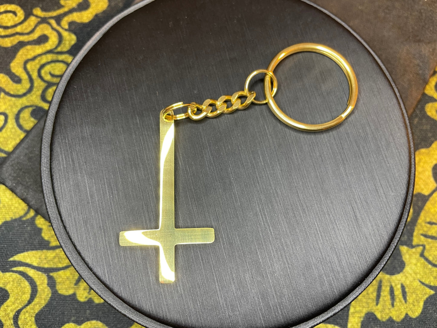 Upside Down Inverted Cross Stainless Steel Pendant Keychain Gothic Minimalist Retro Satanic Church Pagan Wiccan Occult Jewelry Gift - Gold