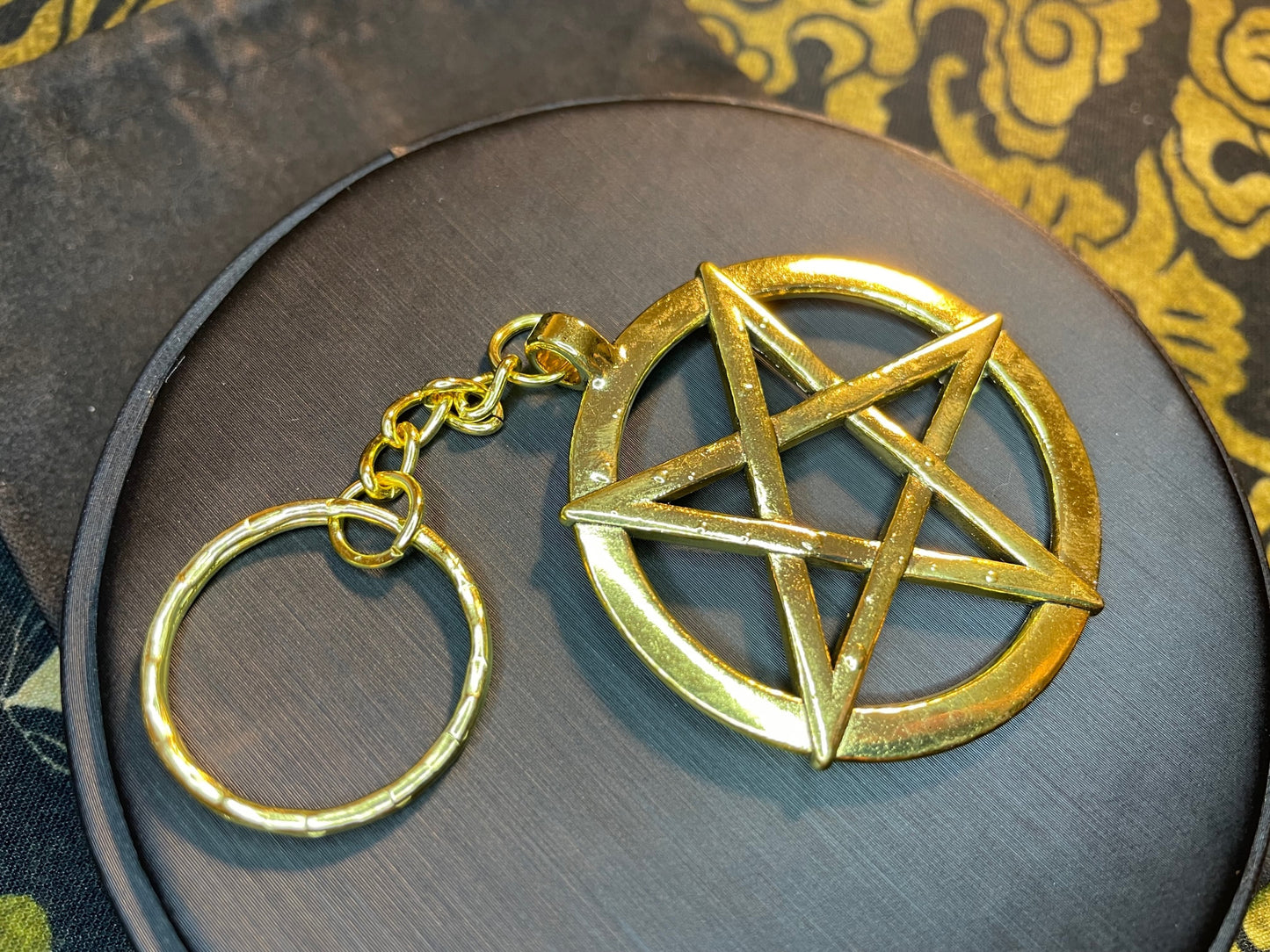 Brass-Plated Inverted Pentagram Large Stainless Steel Upside Down Pentacle Keychain Satanic Church Wiccan Gothic Occult Jewelry Gift - Gold