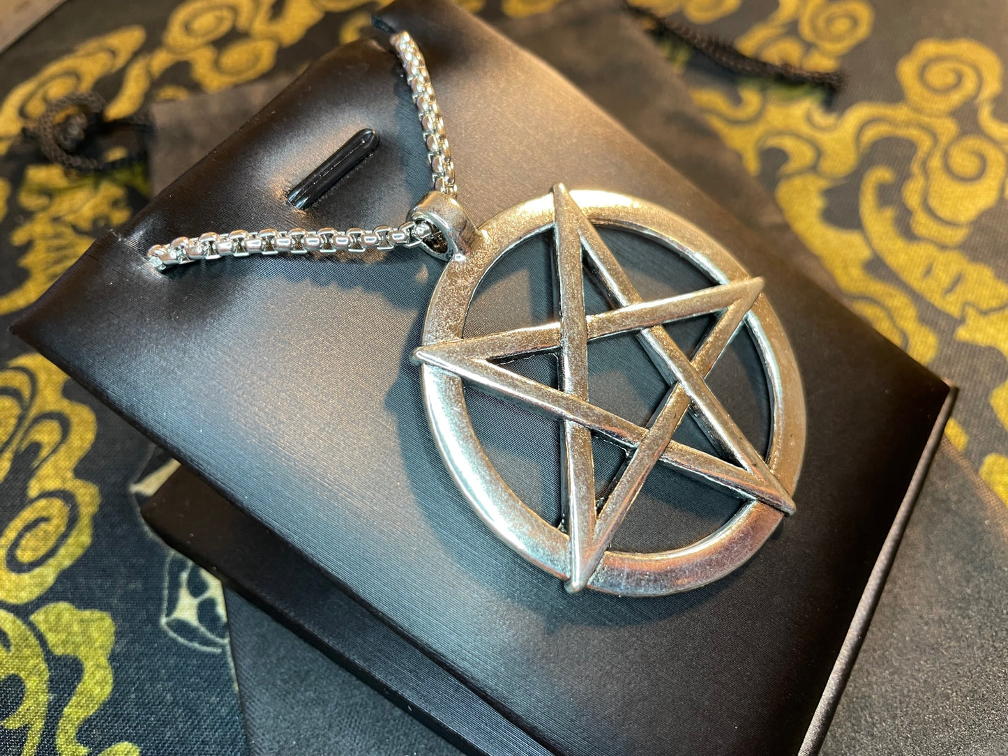 Large Pentagram Intertwined Pentacle Star Circle Stainless Steel Pendant Necklace Satanic Wiccan Pagan Occult Jewelry Best Gift - Silver