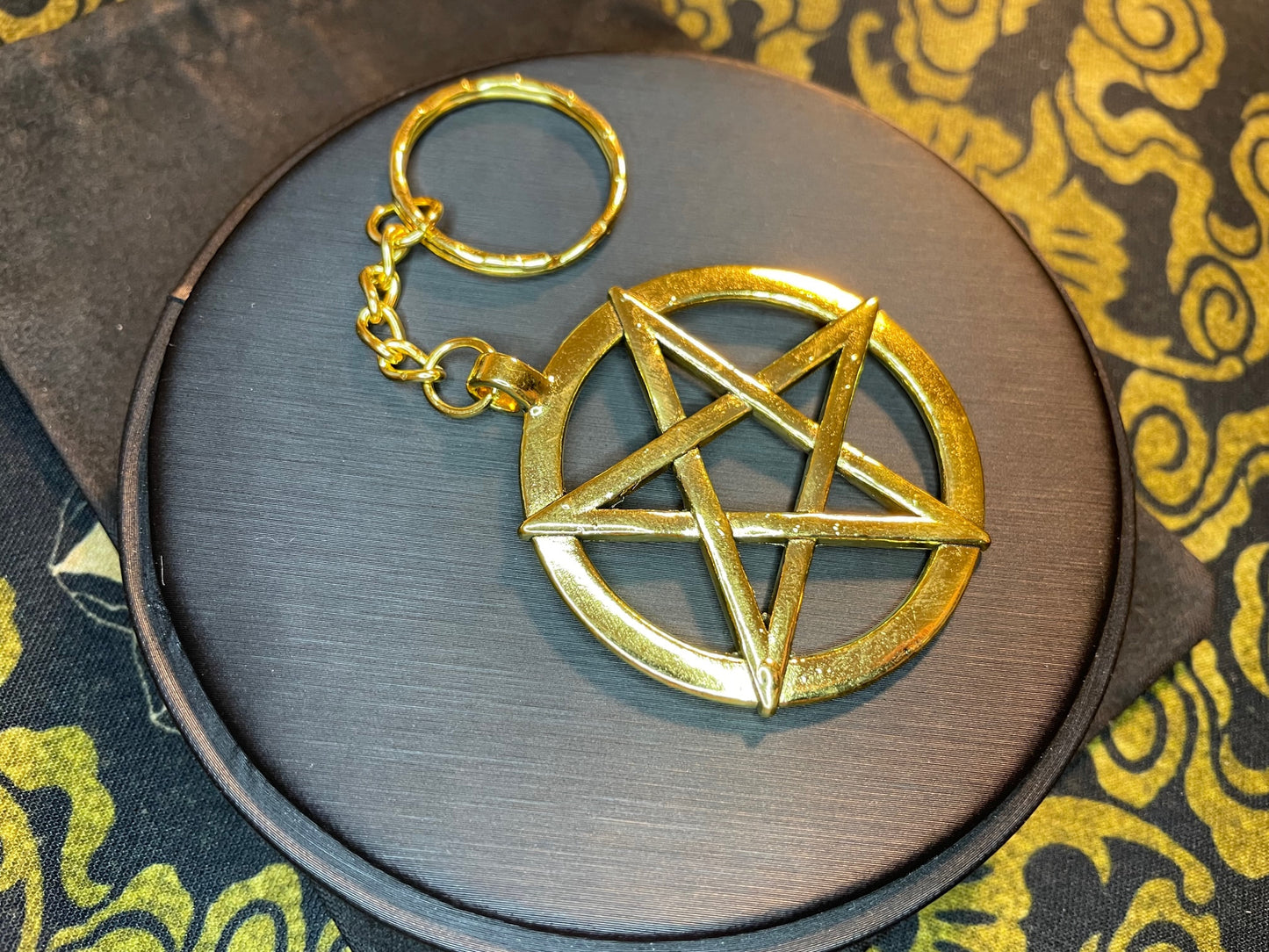 Brass-Plated Inverted Pentagram Large Stainless Steel Upside Down Pentacle Keychain Satanic Church Wiccan Gothic Occult Jewelry Gift - Gold