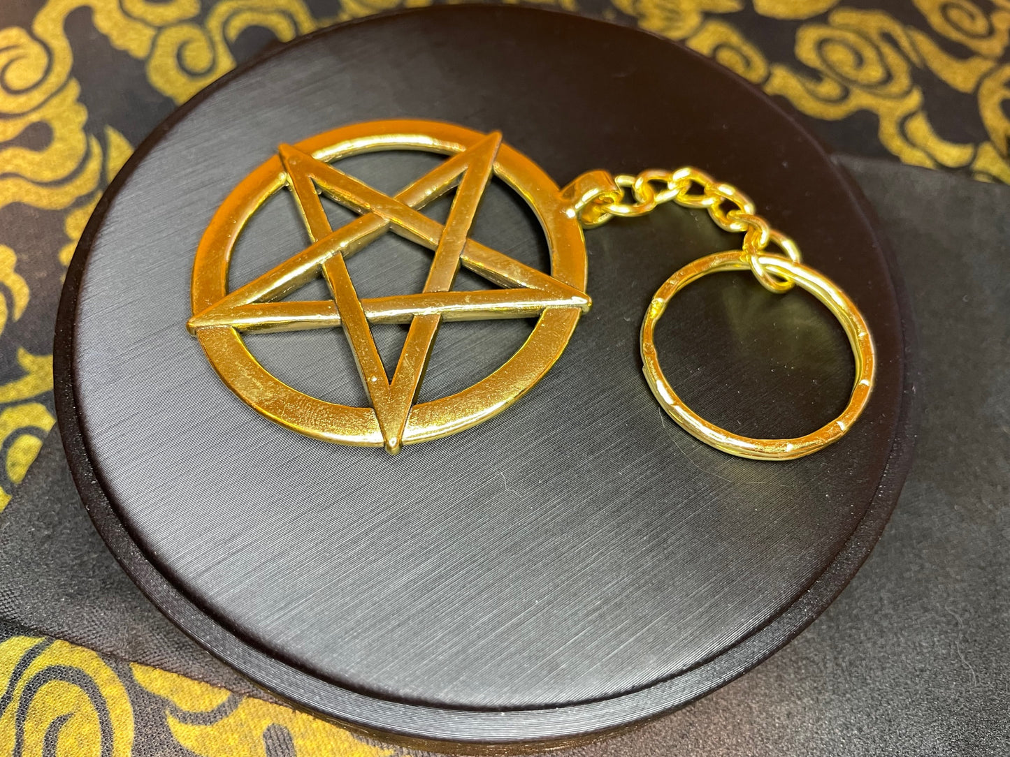 Brass-Plated Inverted Pentagram Large Stainless Steel Upside Down Pentacle Keychain Satanic Church Wiccan Gothic Occult Jewelry Gift - Gold