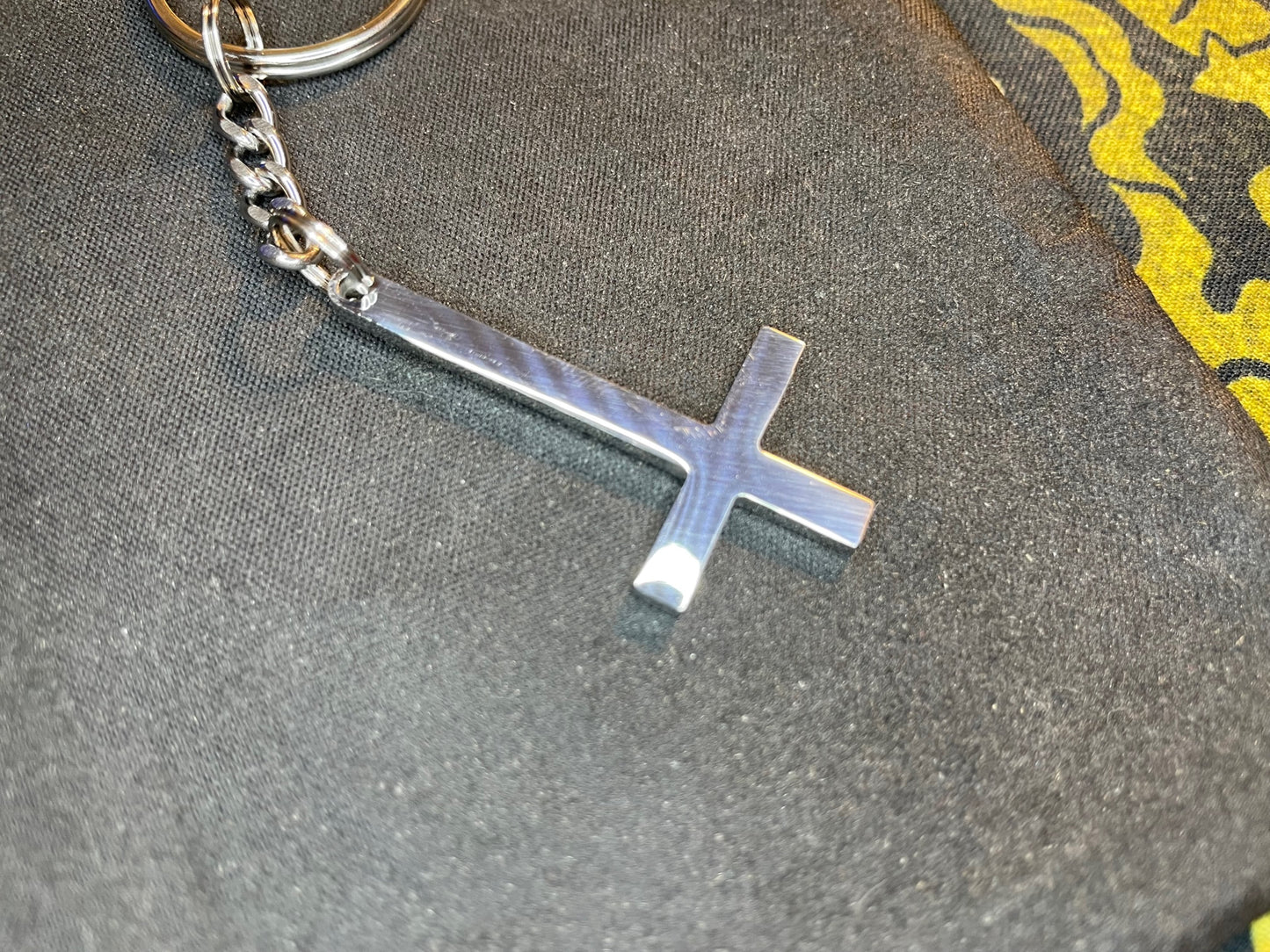 Upside Down Inverted Cross Stainless Steel Pendant Keychain Gothic Minimalist Retro Satanic Church Pagan Wiccan Occult Jewelry Gift - Silver