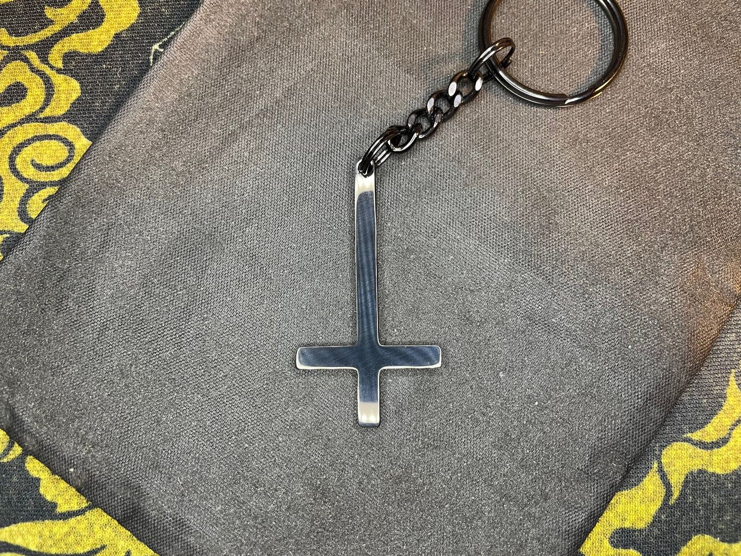 Upside Down Inverted Cross Stainless Steel Pendant Keychain Gothic Minimalist Retro Satanic Church Pagan Wiccan Occult Jewelry Gift - Black