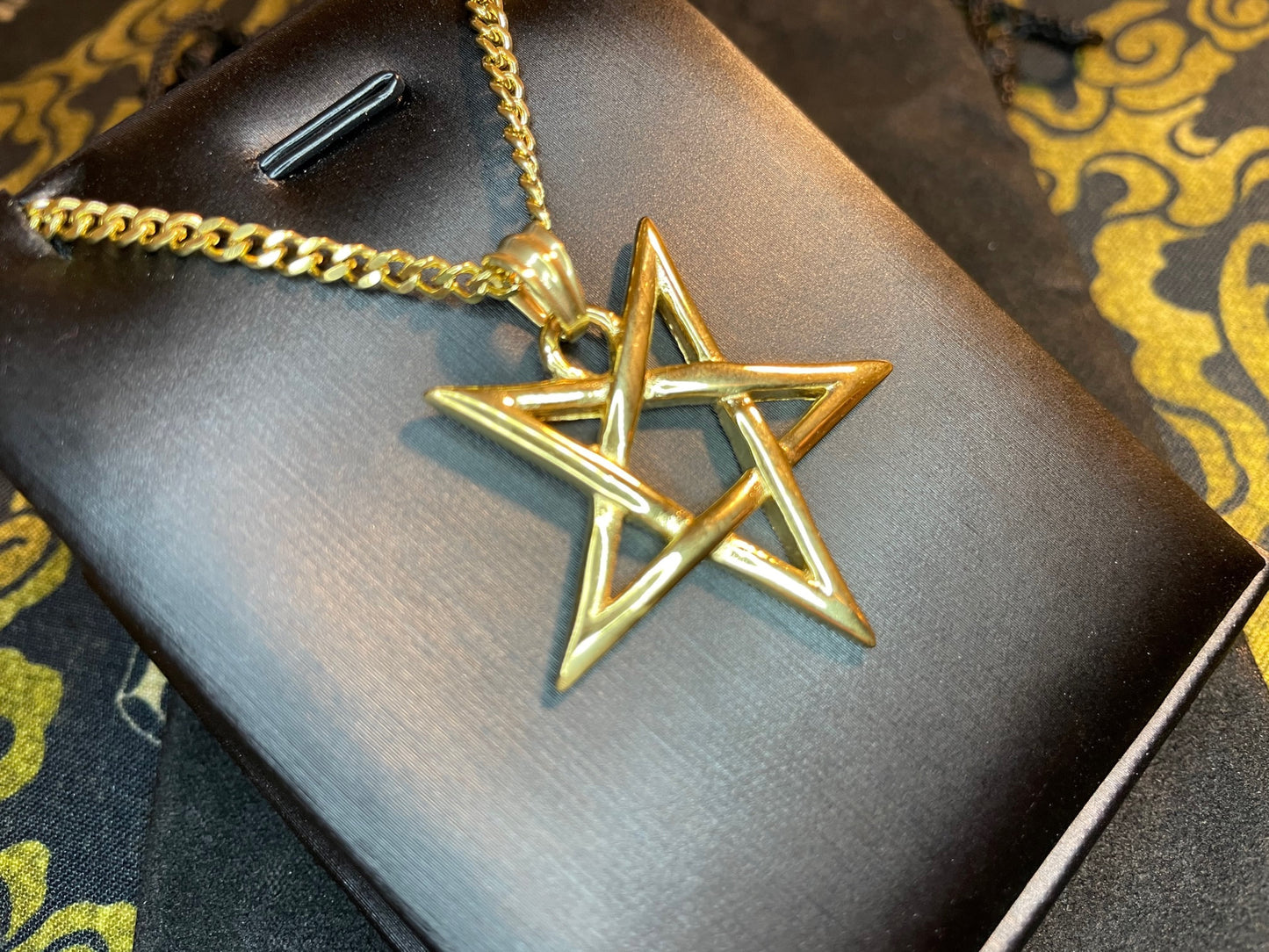 Mystical Upside Down Woven Inverted Pentagram Stainless Steel Retro Pendant Necklace Gothic Satanic Wiccan Occult Jewelry Best Gift - Gold