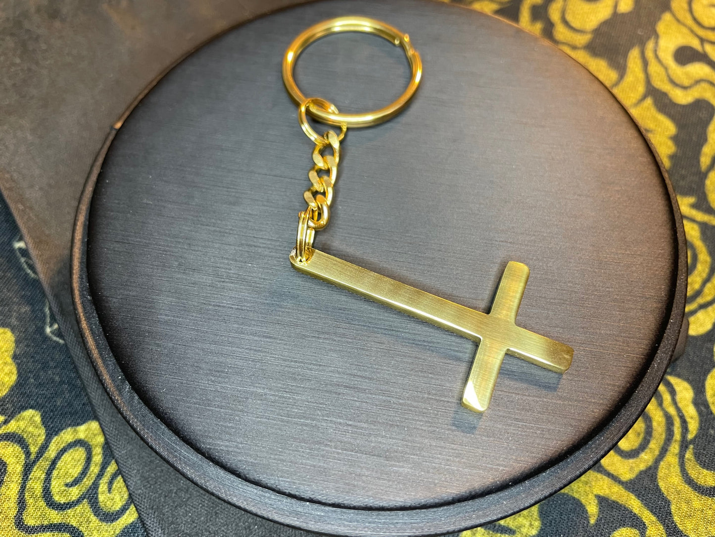 Upside Down Inverted Cross Stainless Steel Pendant Keychain Gothic Minimalist Retro Satanic Church Pagan Wiccan Occult Jewelry Gift - Gold