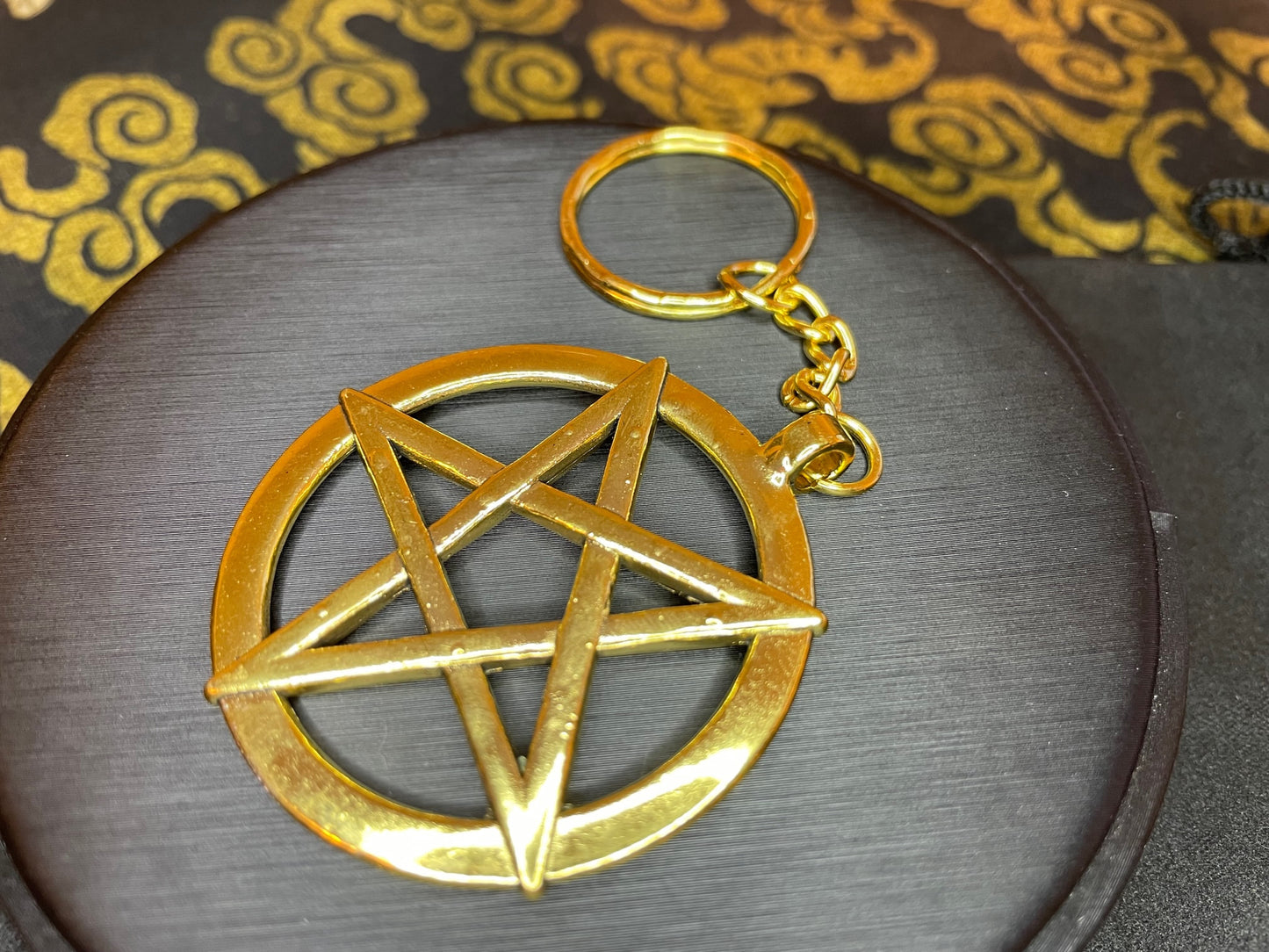 Brass-Plated Inverted Pentagram Large Stainless Steel Upside Down Pentacle Keychain Satanic Church Wiccan Gothic Occult Jewelry Gift - Gold