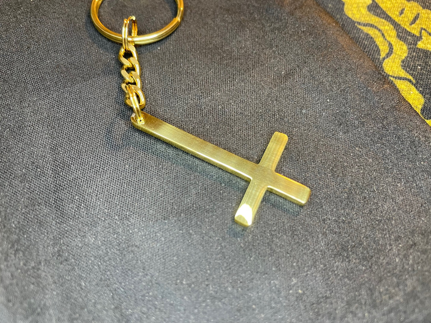 Upside Down Inverted Cross Stainless Steel Pendant Keychain Gothic Minimalist Retro Satanic Church Pagan Wiccan Occult Jewelry Gift - Gold