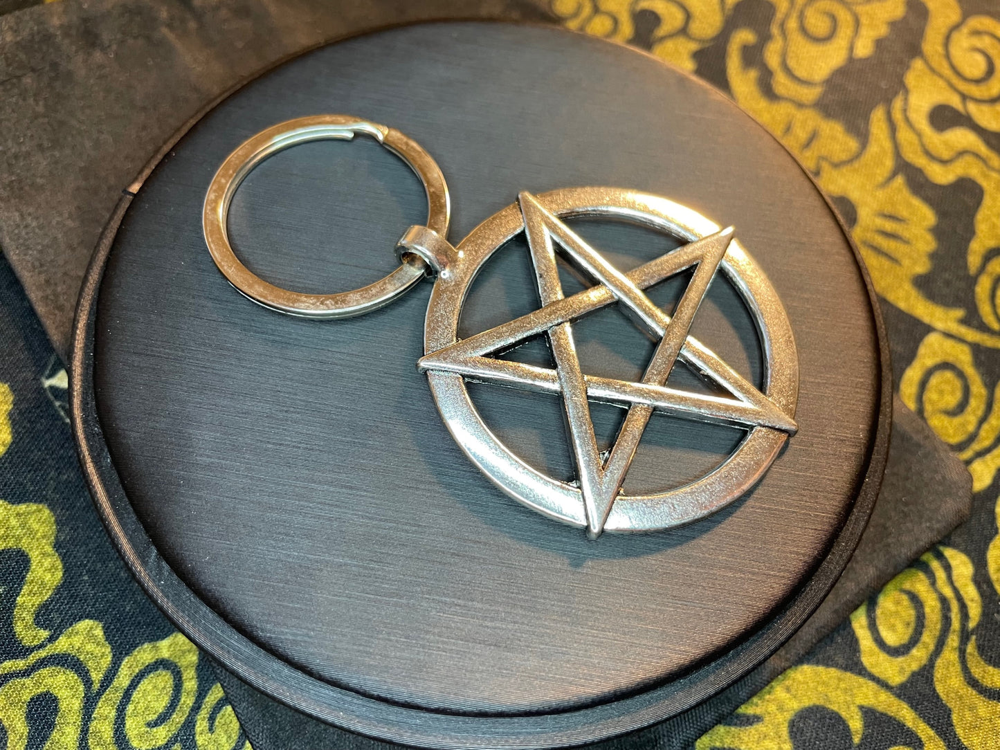 Inverted Pentagram Stainless Steel Keychain Upside Down Star Seal of Satan Wiccan Satanic Church Gothic Pagan Occult Jewelry Gift - Silver