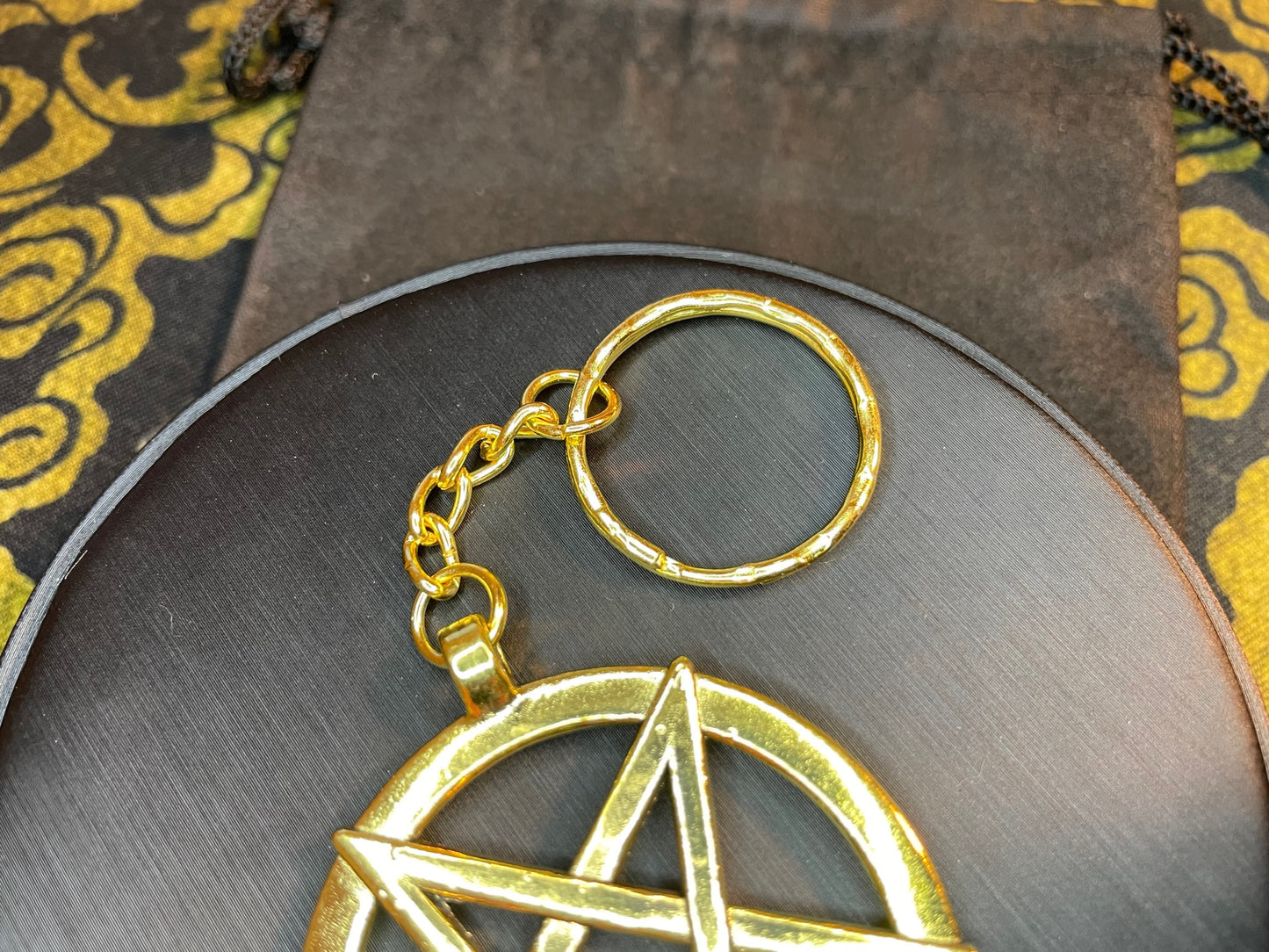 Brass-Plated Inverted Pentagram Large Stainless Steel Upside Down Pentacle Keychain Satanic Church Wiccan Gothic Occult Jewelry Gift - Gold