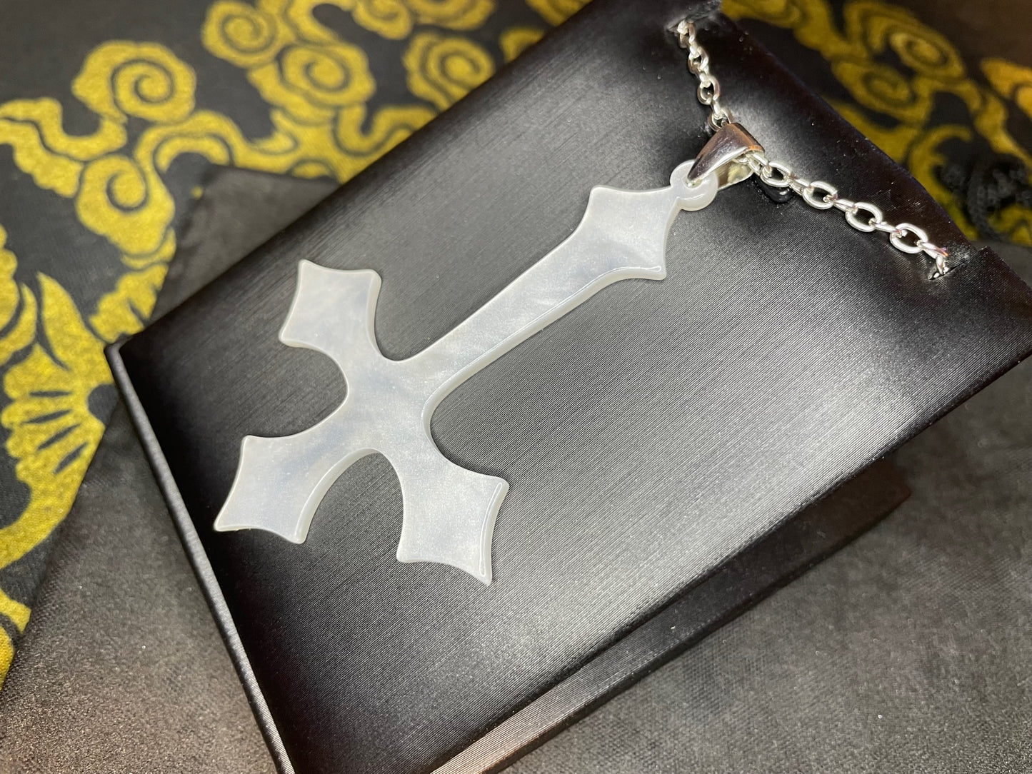 Swirled Acrylic Inverted Upside Down Cross Pendant Necklace Vintage Gothic Satanic Church Pagan Wiccan Occult Jewelry Best Gift - White