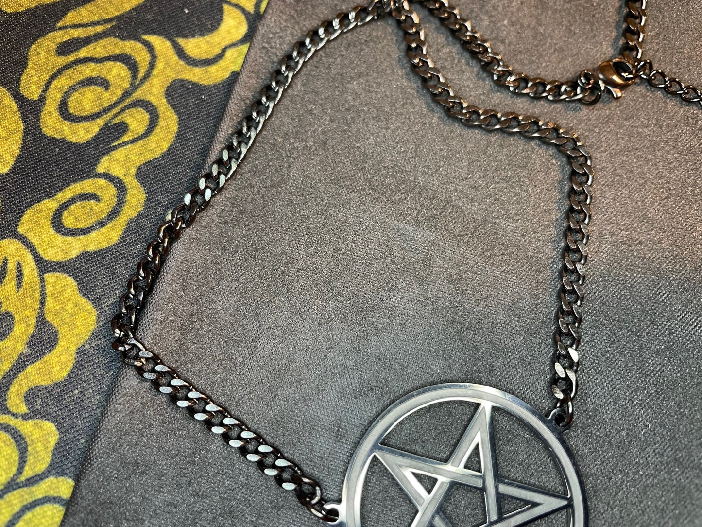 Inverted Pentagram Upside Down Choker Stainless Steel Cuban Link Chain Necklace Gothic Pagan Satanic Wiccan Occult Jewelry Best Gift - Black