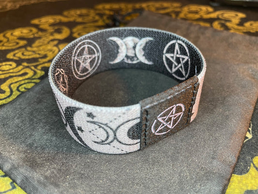 Triple Moon Goddess Reversible Elastic Bracelet Crescent Moon Pentacle Sigil of Baphomet Inverted Pentagram Wiccan Satanic Gothic Gift