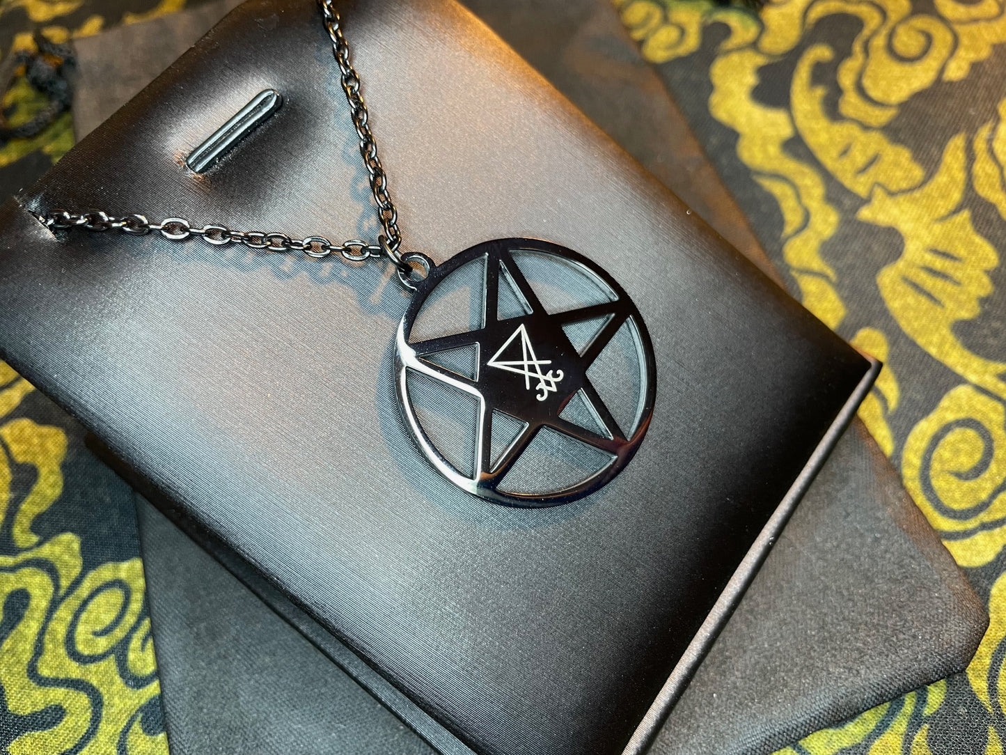 Inverted Pentagram Sigil of Lucifer Upside Down Stainless Steel Pendant Necklace Satanic Gothic Pagan Wiccan Jewelry Best Gift - Black