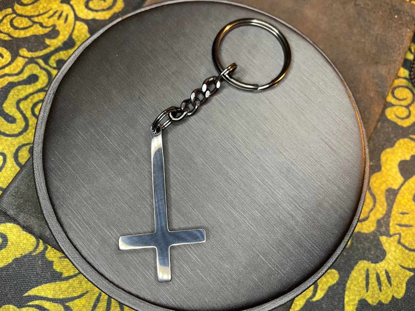 Upside Down Inverted Cross Stainless Steel Pendant Keychain Gothic Minimalist Retro Satanic Church Pagan Wiccan Occult Jewelry Gift - Black