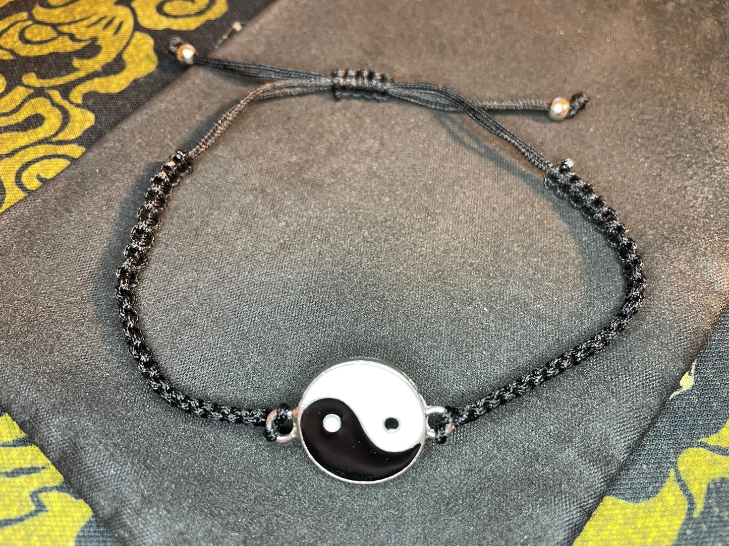 Yin Yang Taijitu Taoist Symbol Stainless Steel Balance Paracord Bracelet Gothic Satanic Wiccan Pagan Occult Jewelry Gift - Black & White