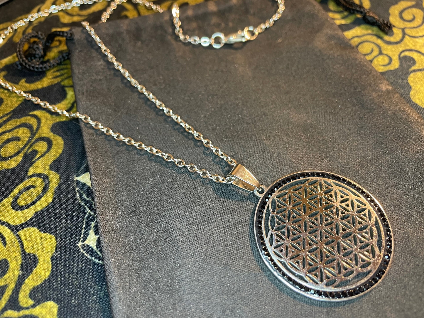 Flower of Life Sacred Geometry Yoga Hindu Buddhism Stainless Steel Pendant Necklace Pagan Occult Jewelry Best Gift - Silver & Black Diamond