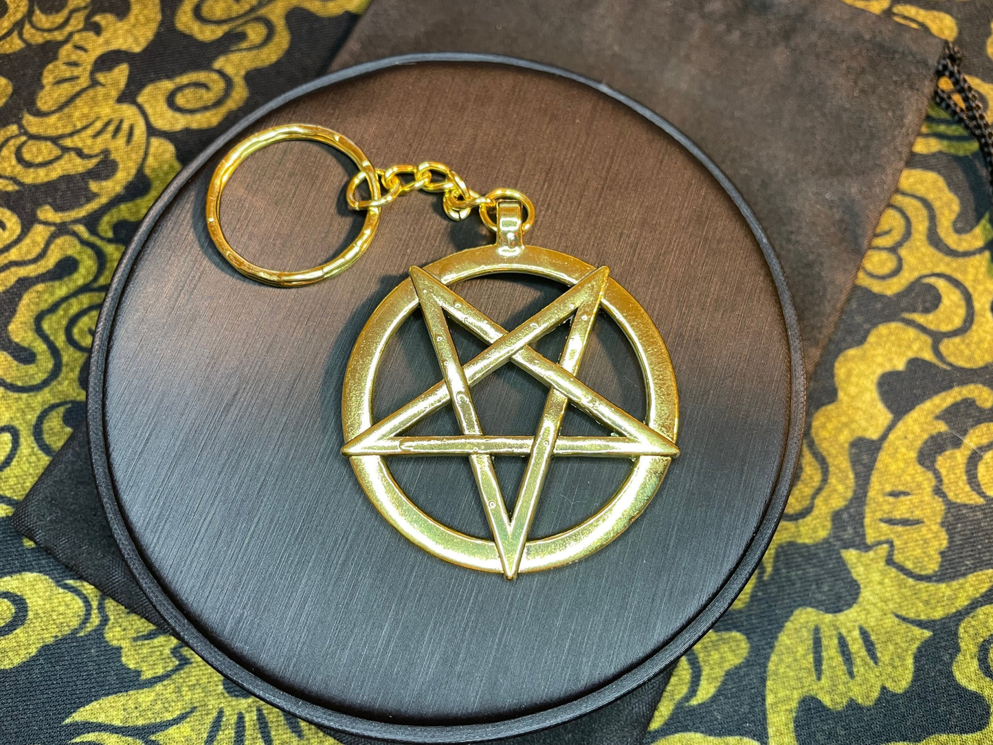 Brass-Plated Inverted Pentagram Large Stainless Steel Upside Down Pentacle Keychain Satanic Church Wiccan Gothic Occult Jewelry Gift - Gold