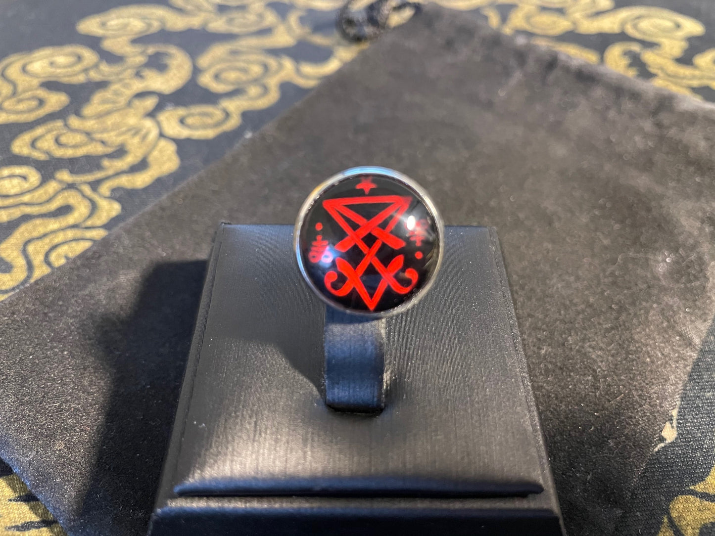 Sigil of Lucifer Leviathan Cross Inverted Pentagram Star Glass Stainless Steel Lapel Pin Satanic Wiccan Occult Jewelry Gift - Black, Red