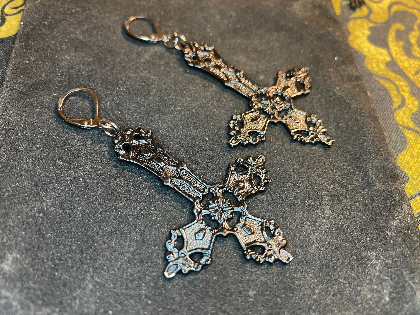 Ornate Upside Down Cross Inverted Crucifix Hand-Poured Aluminum Pendant Earrings Gothic Occult Pagan Satanic Wiccan Jewelry Gift - Black