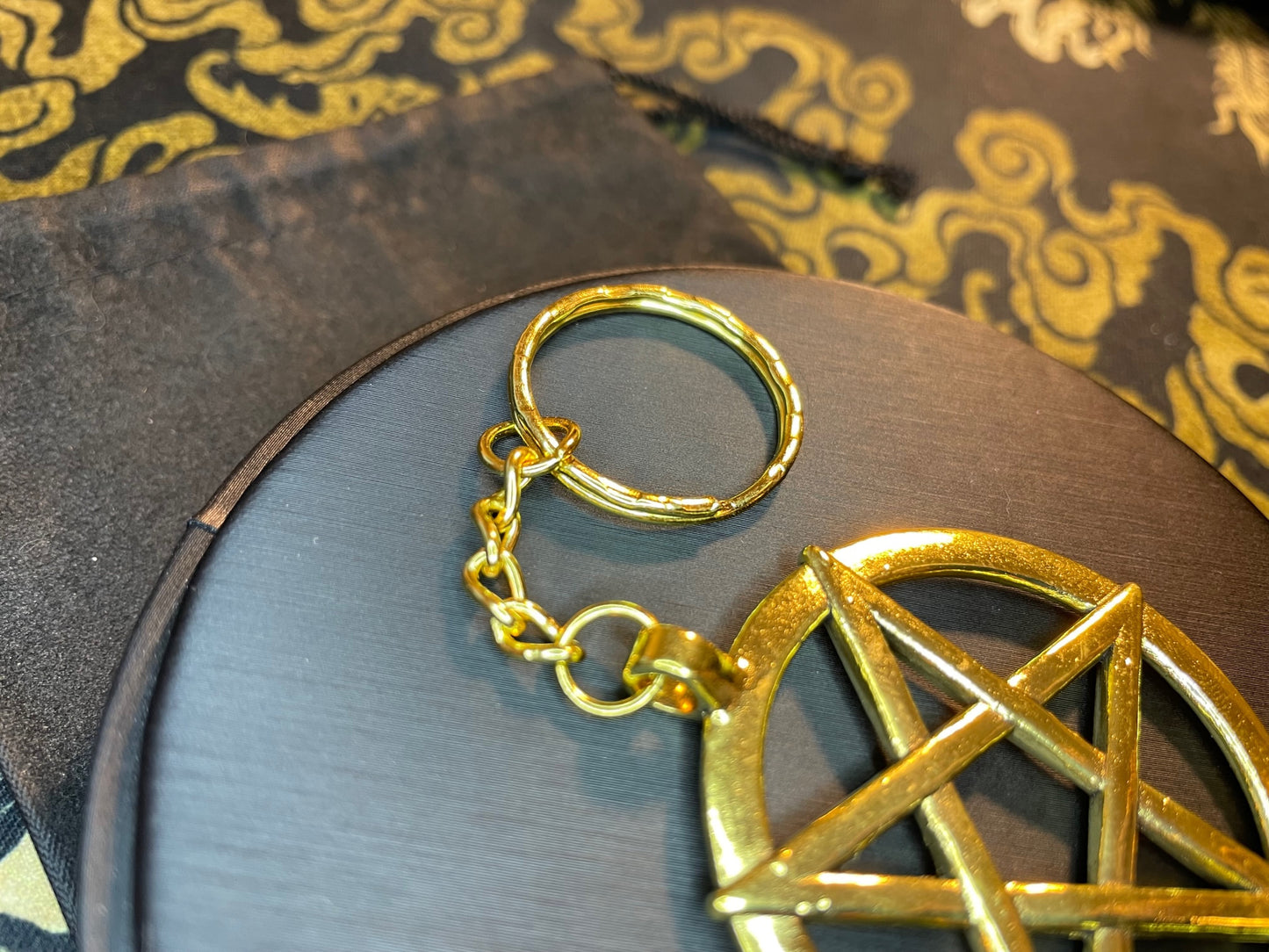 Brass-Plated Inverted Pentagram Large Stainless Steel Upside Down Pentacle Keychain Satanic Church Wiccan Gothic Occult Jewelry Gift - Gold