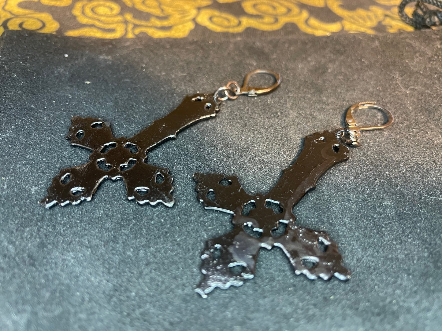 Ornate Upside Down Cross Inverted Crucifix Hand-Poured Aluminum Pendant Earrings Gothic Occult Pagan Satanic Wiccan Jewelry Gift - Black