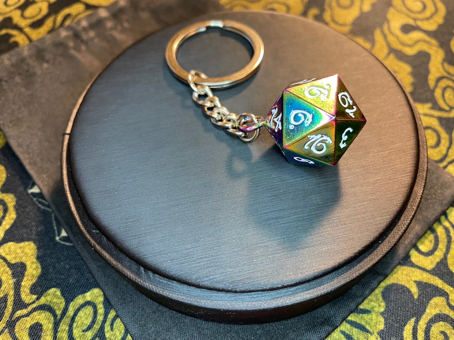 Rainbow d20 20-sided Die Keychain Dungeon Dragon Dice Heavy Solid Steel Prismatic Pendant Gothic Pagan Wiccan Satanic Occult Accessory Gift