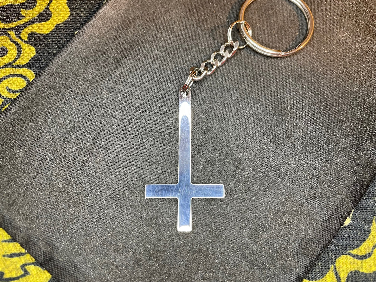 Upside Down Inverted Cross Stainless Steel Pendant Keychain Gothic Minimalist Retro Satanic Church Pagan Wiccan Occult Jewelry Gift - Silver