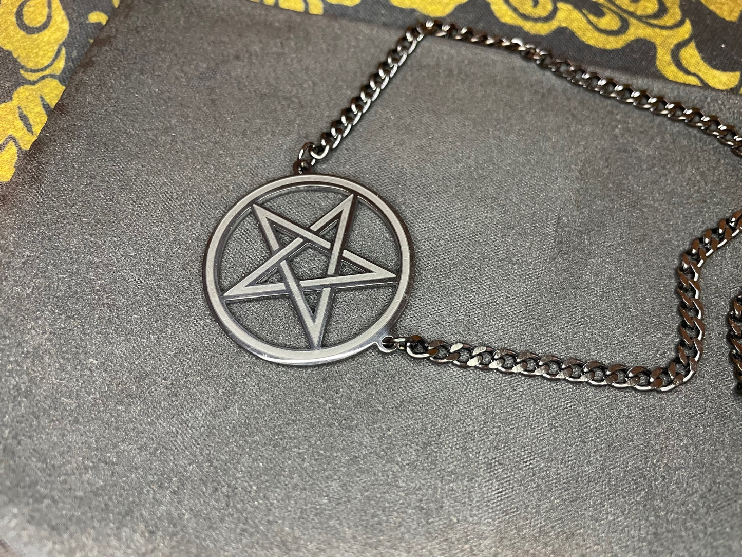 Inverted Pentagram Upside Down Choker Stainless Steel Cuban Link Chain Necklace Gothic Pagan Satanic Wiccan Occult Jewelry Best Gift - Black