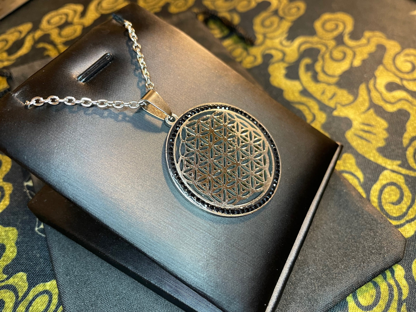 Flower of Life Sacred Geometry Yoga Hindu Buddhism Stainless Steel Pendant Necklace Pagan Occult Jewelry Best Gift - Silver & Black Diamond