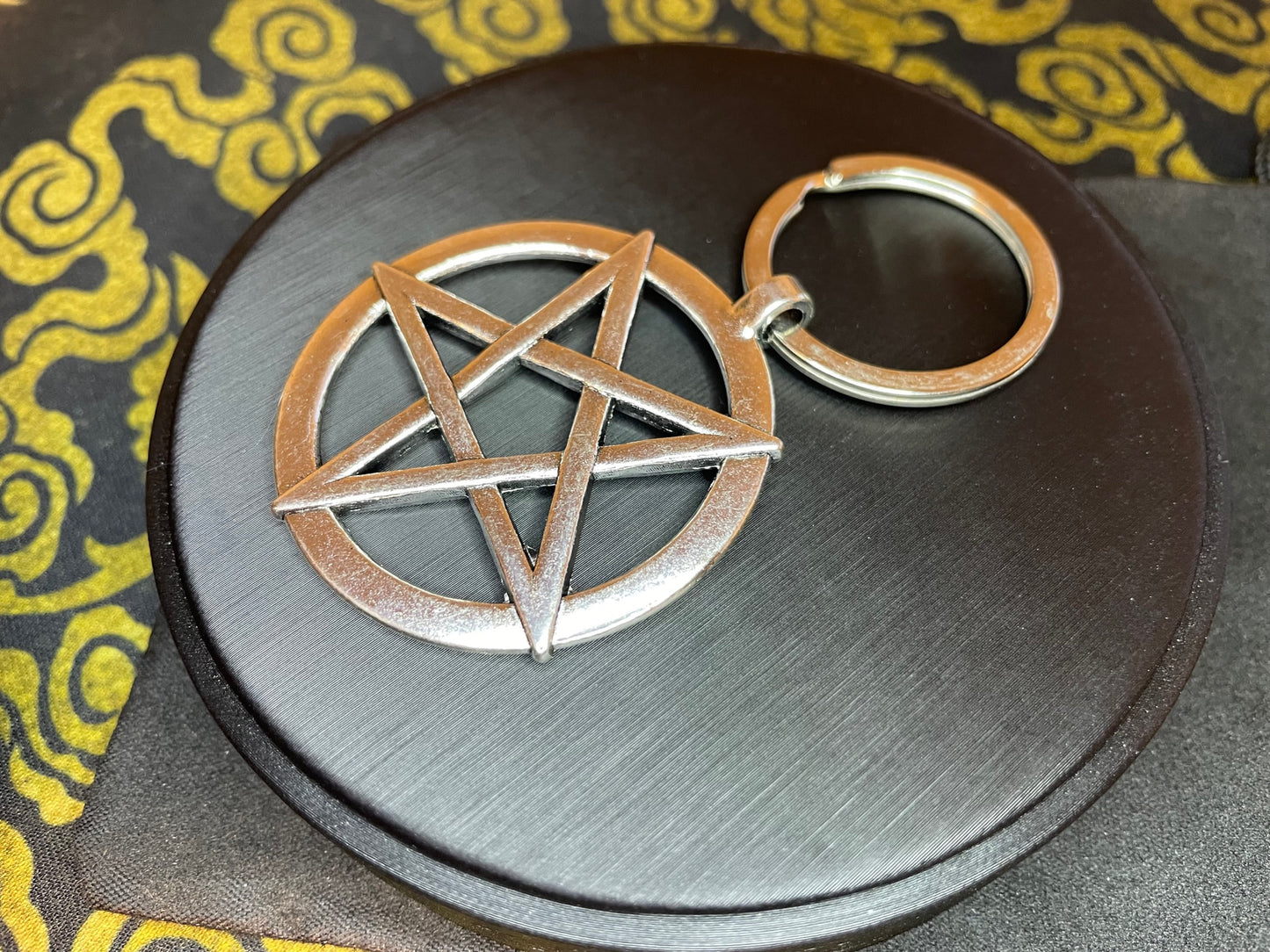 Inverted Pentagram Stainless Steel Keychain Upside Down Star Seal of Satan Wiccan Satanic Church Gothic Pagan Occult Jewelry Gift - Silver